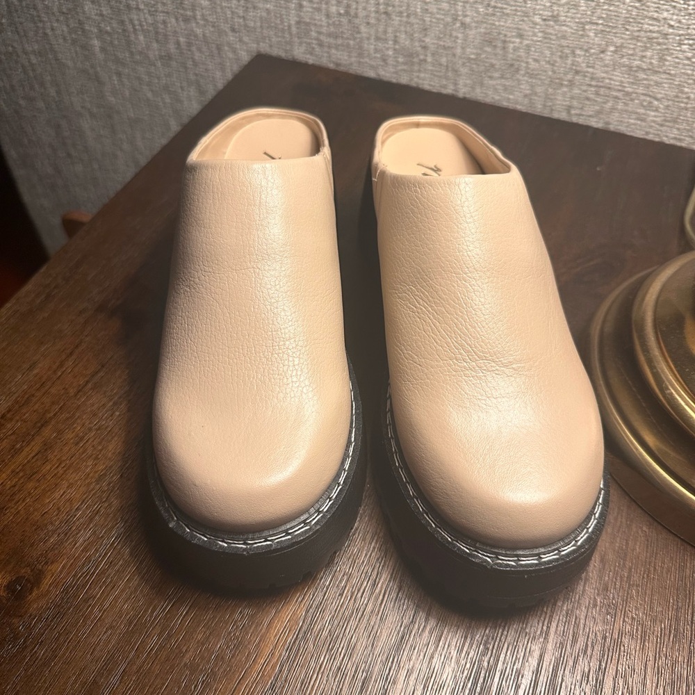 Matisse Beige Leather Slip-On Platform Mules